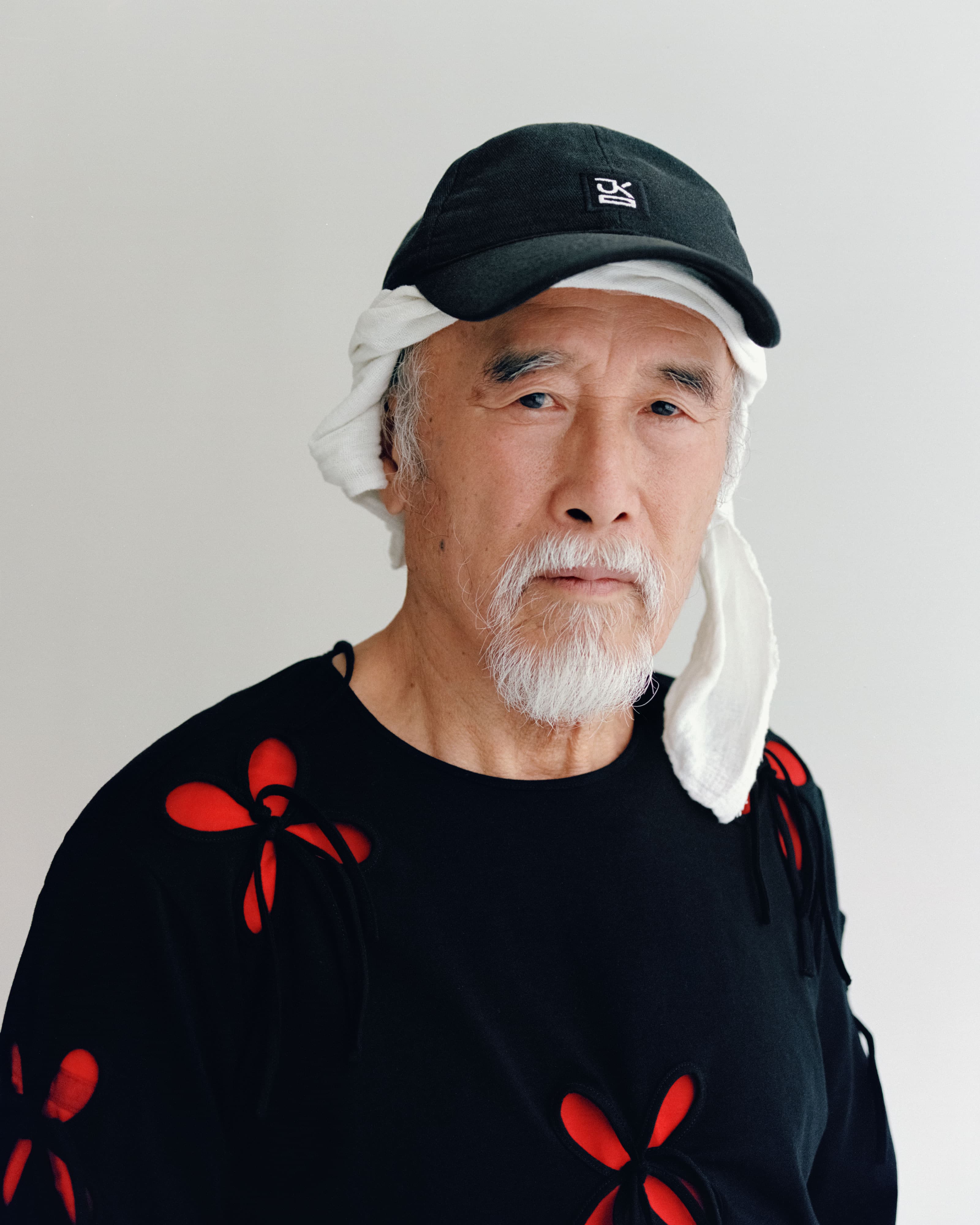 Viktor, 75, photographer